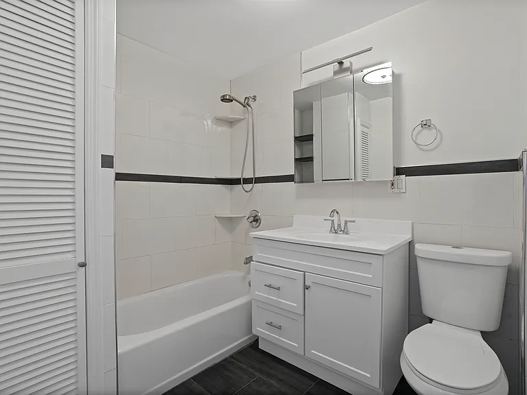 18 Russell St #2 — Photo 7