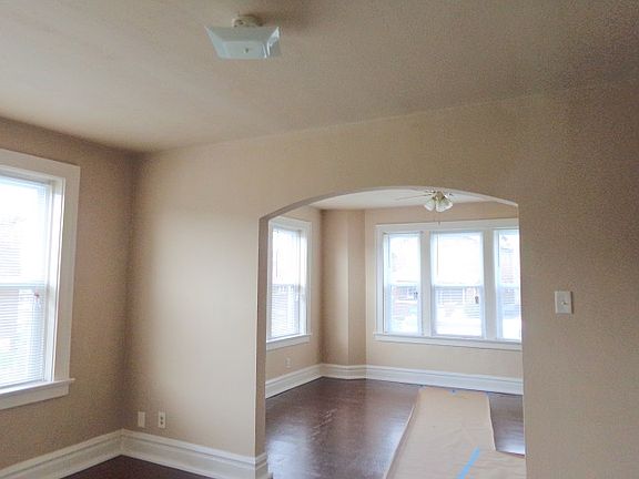 5th image of 4931 Winona Ave APT 2E
