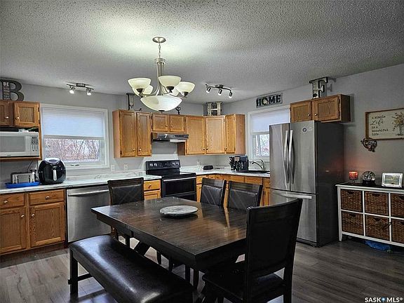 5th image of 10620 Bennett Cres