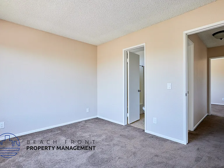 1636 E 6th St — Photo 14