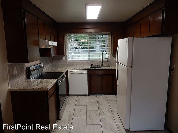 5th image of 15421 25th Ave E