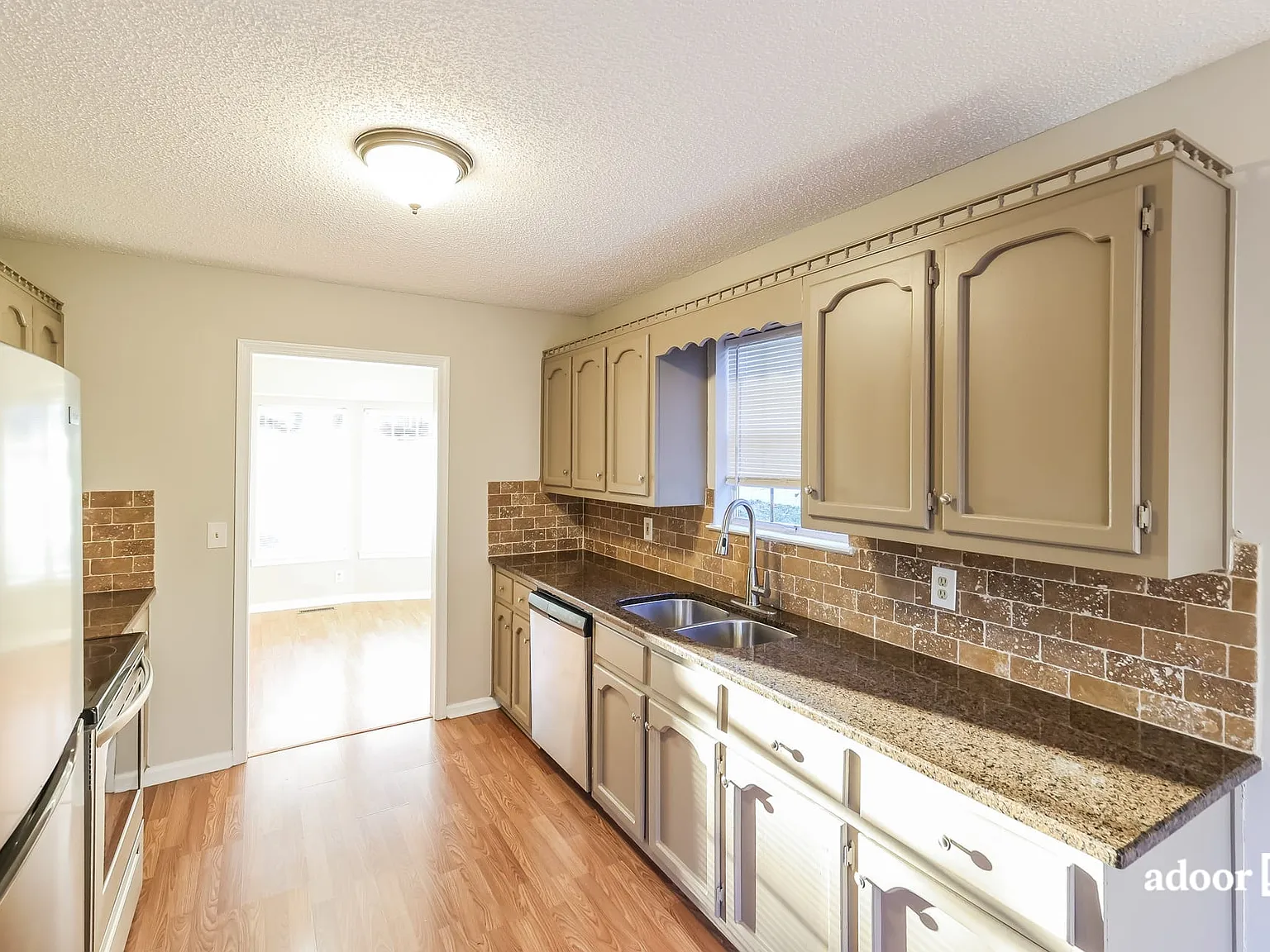 3 bed, 2.0 bath, 1445 sqft, $1,645 — Photo 4