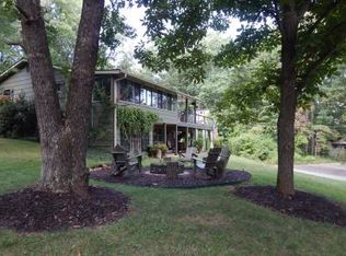 1038 McClure Dr, Hayesville, NC 28904