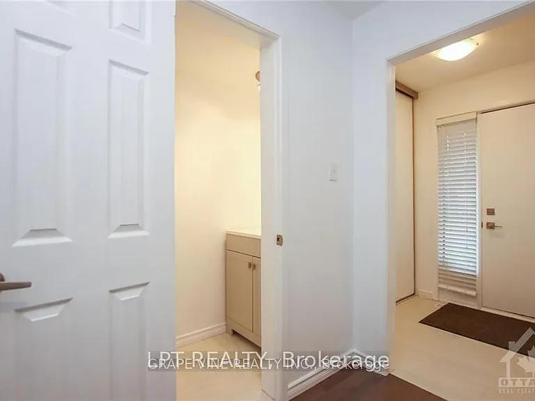 121 Erin Cres — Photo 3