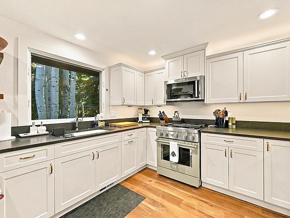 4th image of 4 Foxtail Rd
