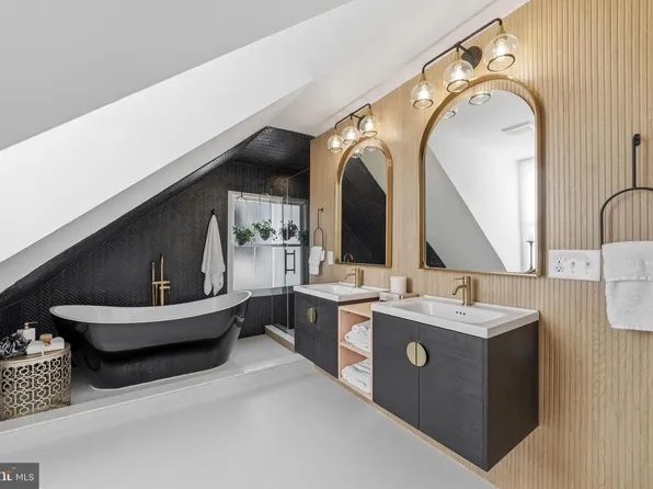 129 S Church St, Moorestown, NJ 08057