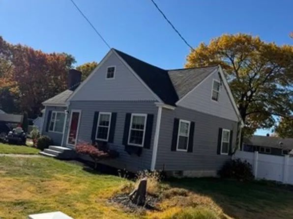 76 Elm St, Methuen, MA 01844