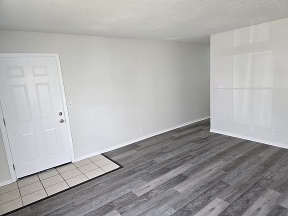 3rd image of 1602 E Kansas City Rd APT 1