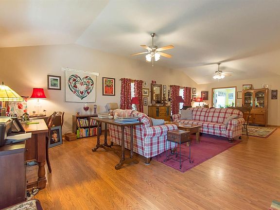 3rd image of 1162 W Sugarberry Ct