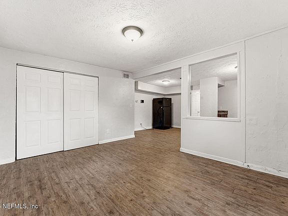 4th image of 744 MACKINAW Street