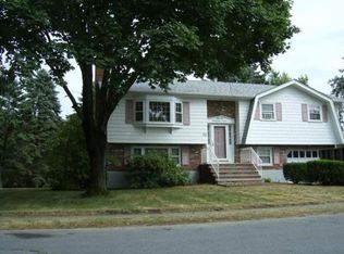 61 Washington Ave, Burlington, MA 01803