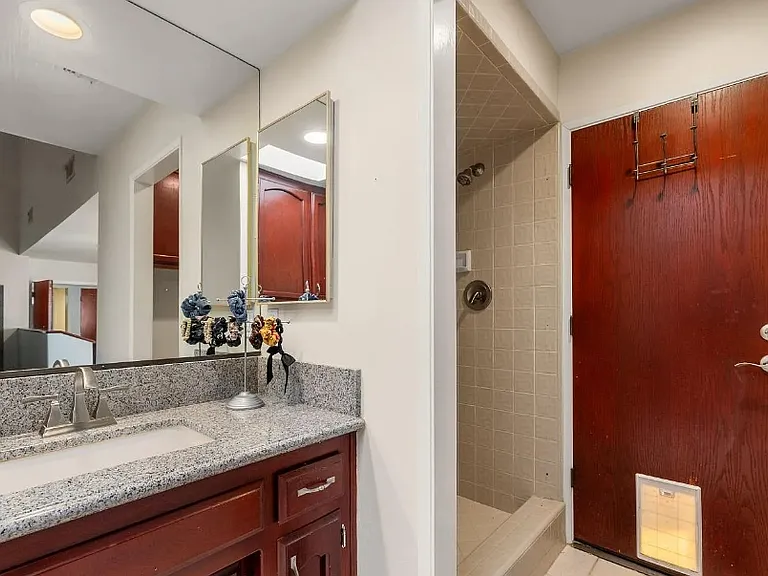 2342 E Harold St #A1 — Photo 5