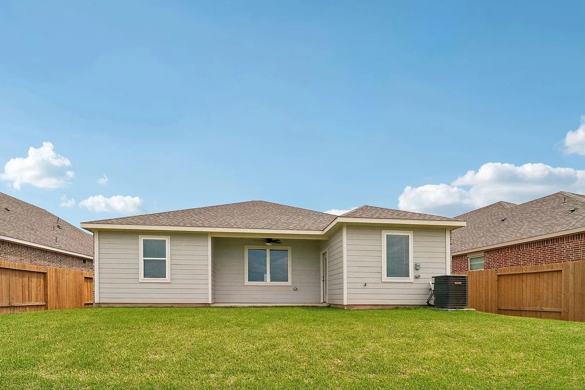 Building Photo - 15671 Honey Cove Dr