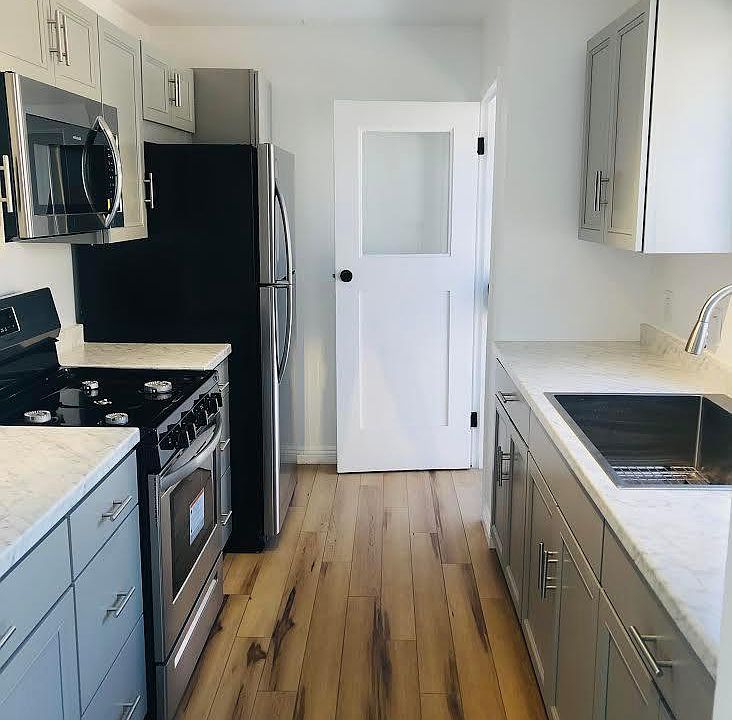 1st image of 633 W Wilson Ave