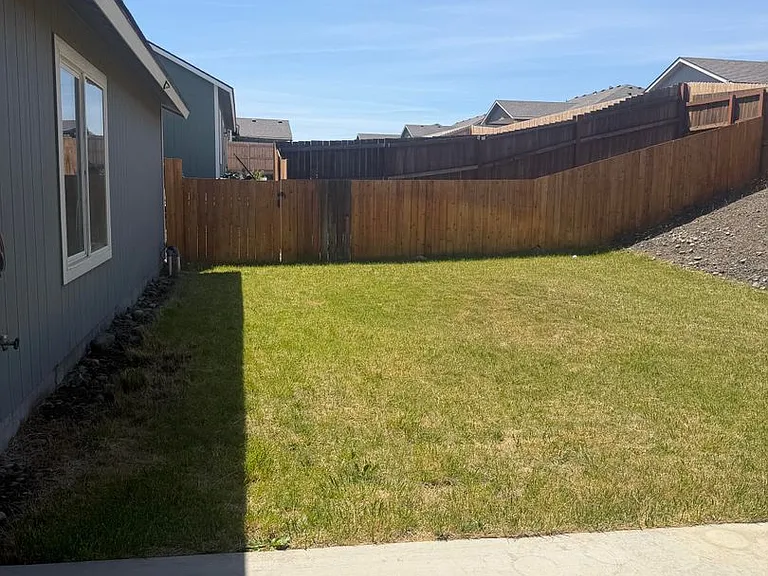 2766 Thrush St — Photo 28