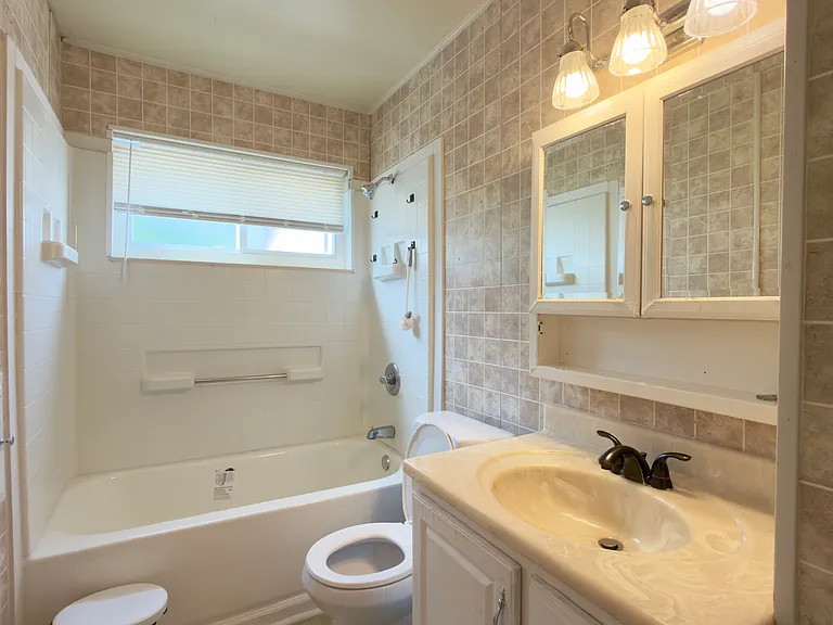 375 Cicotte St — Photo 3