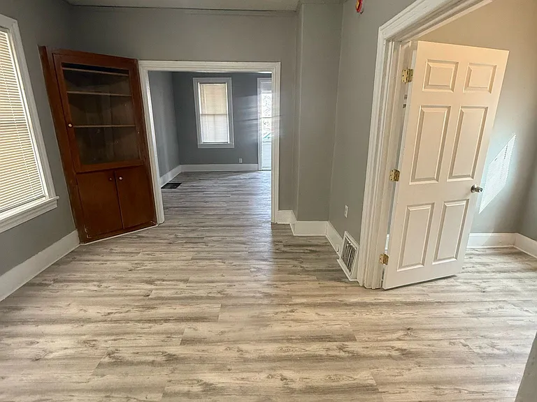 859 Marion St — Photo 6