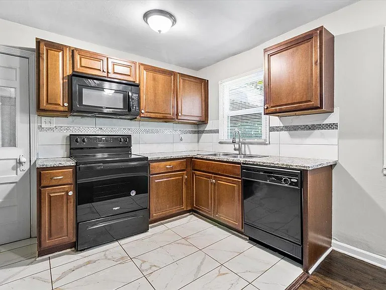 8023 Garfield Ave — Photo 8