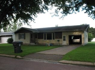 404 Snure St, Lakefield, MN 56150