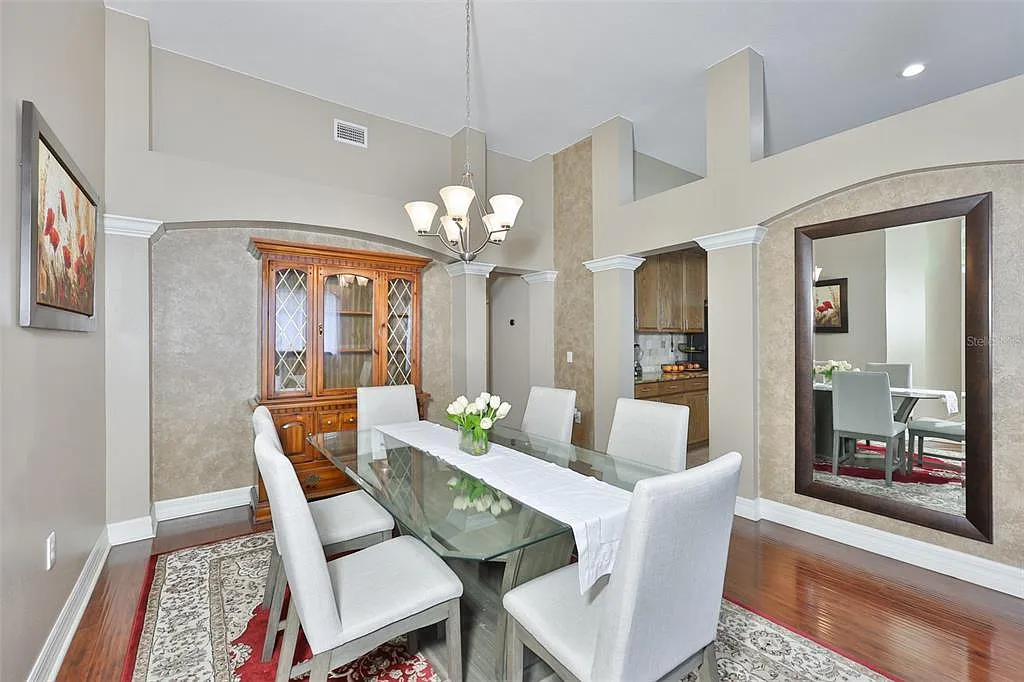 4 bed, 2.0 bath, 2317 sqft, $3,800 — Photo 3