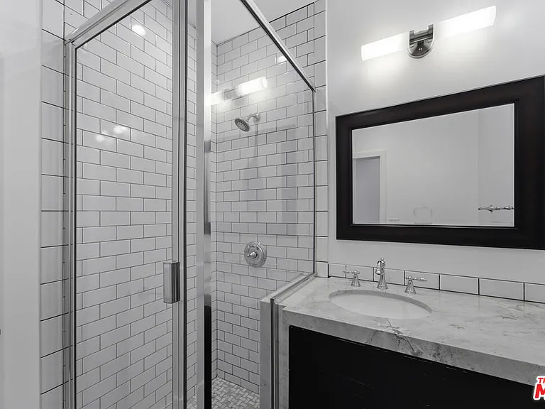 920 N Genesee Ave — Photo 8