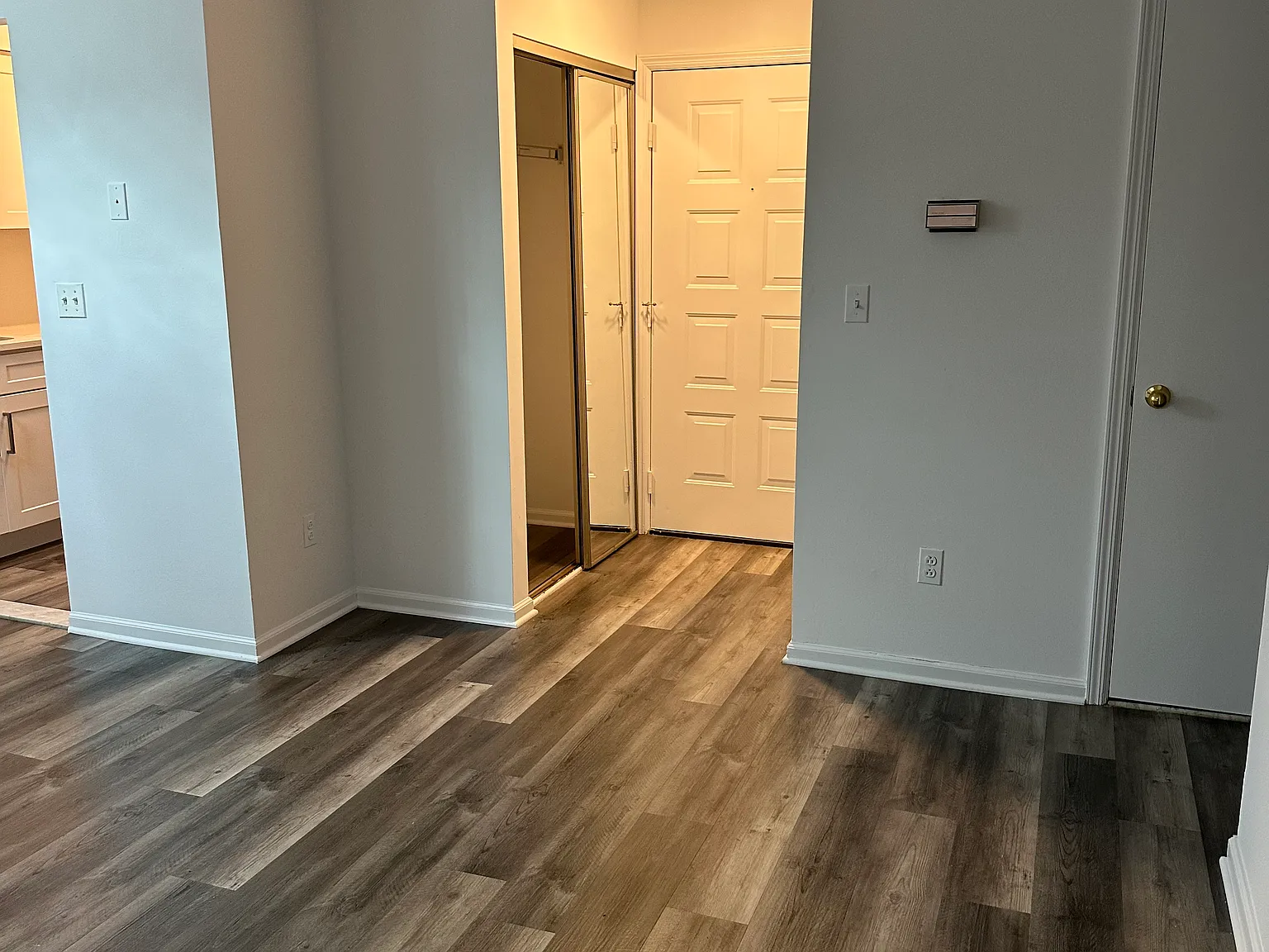 2 bed, 1.5 bath, 900 sqft, $2,350 — Photo 3