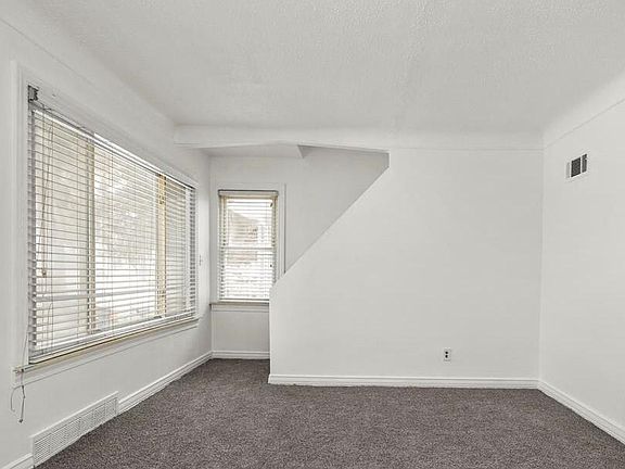 3rd image of 24868 Grove Ave