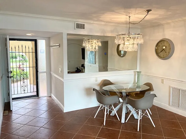373 NW 14th Pl — Photo 18