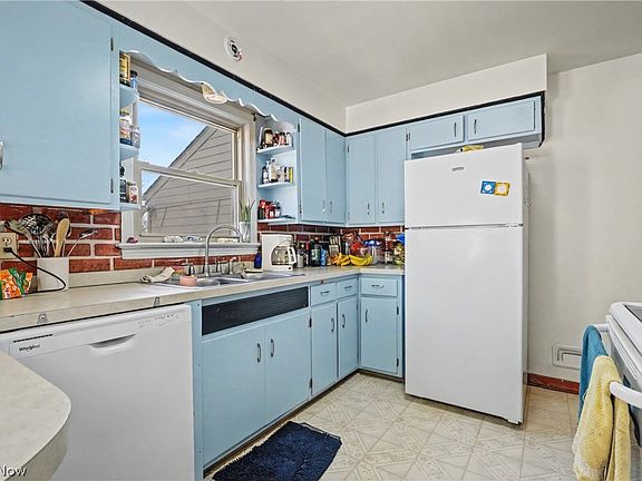 5th image of 97 Rosary Dr