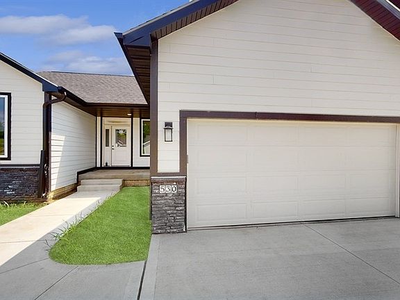 4th image of 530 Meadows Ct