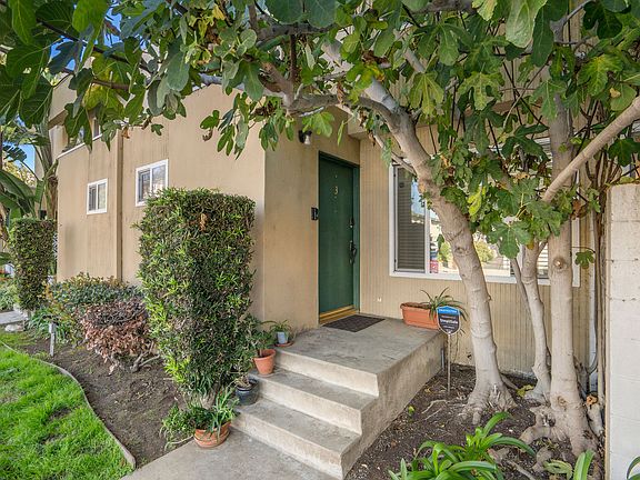 5th image of 11138 Aqua Vista St APT 3