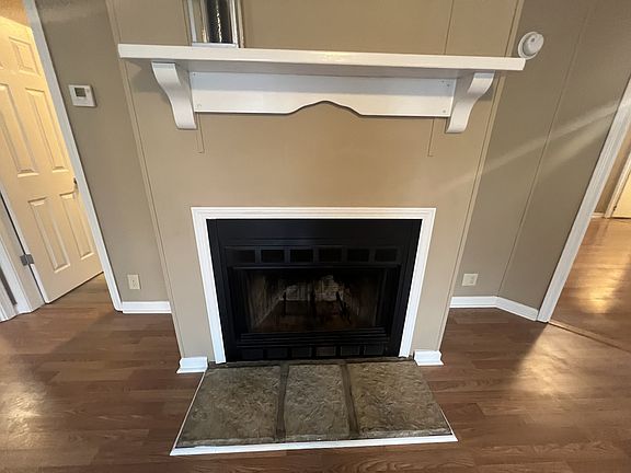 3rd image of 409 Hilltop Dr