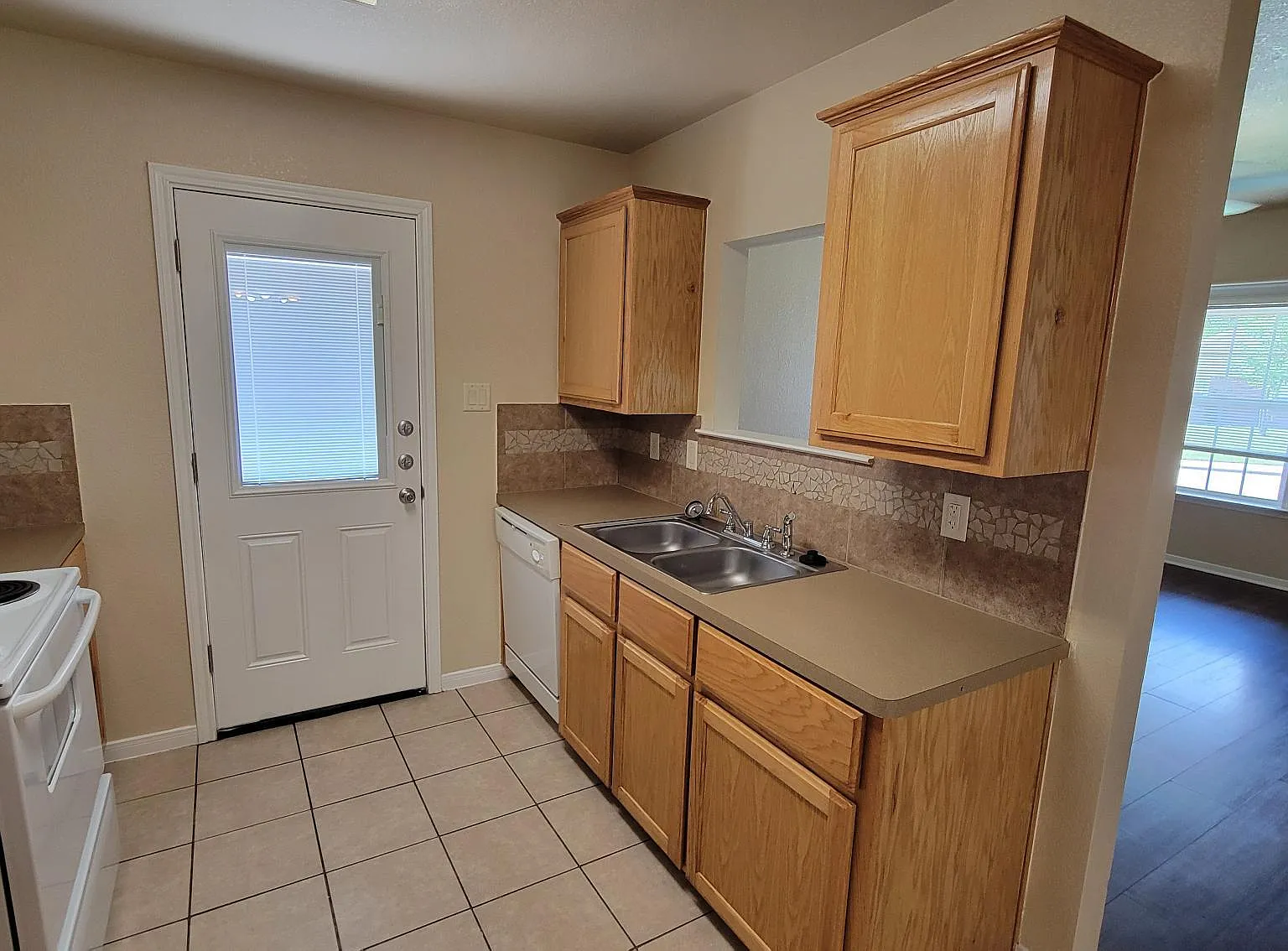3 bed, 1292 sqft, $1,150 — Photo 3