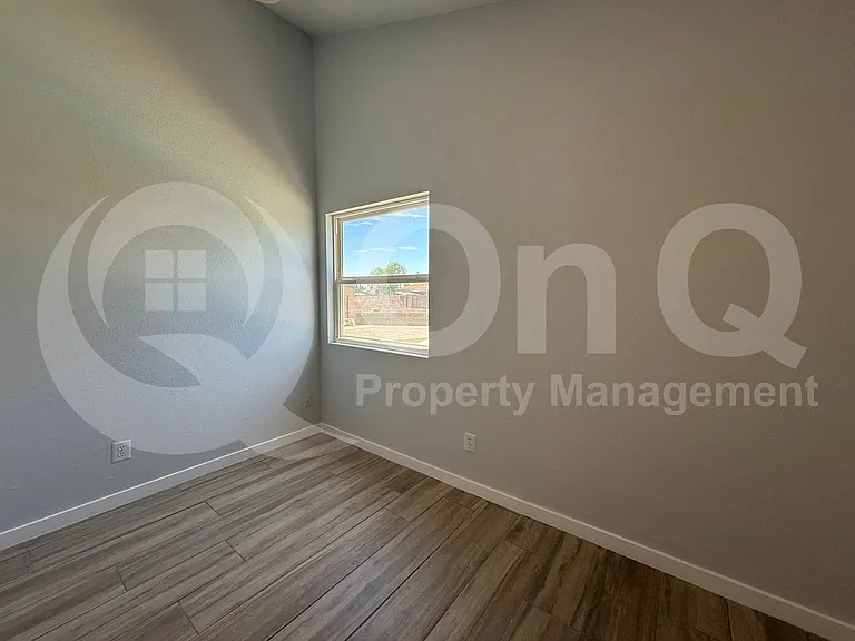 3037 W Monmouth St — Photo 14