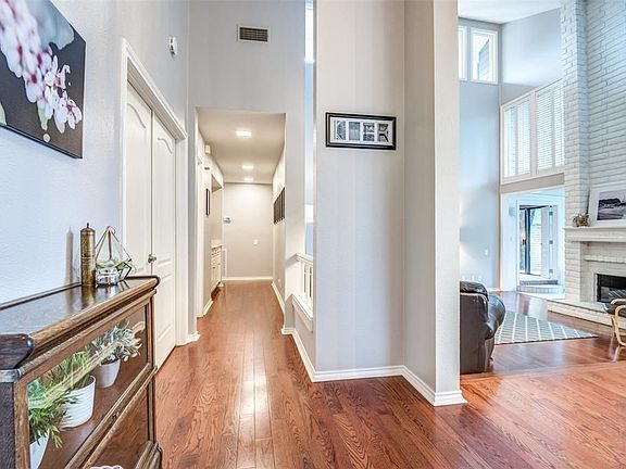 3rd image of 126 Fox Glen Cir