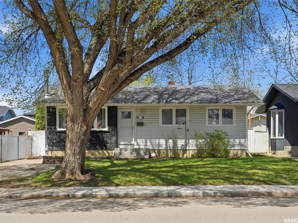 2122 37th STREET W, Saskatoon, SK S7L 4E3