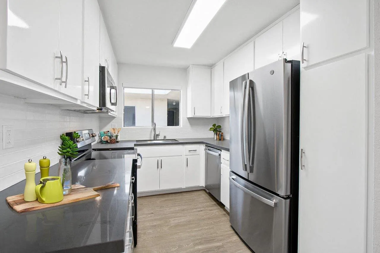 Oasis Apartments — Photo 1
