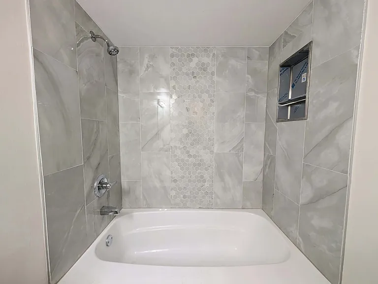 575 E Oak St — Photo 7