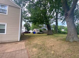 123-125 Woodlawn Cir, East Hartford, CT 06108