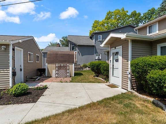 3rd image of 4500 Island Park Dr