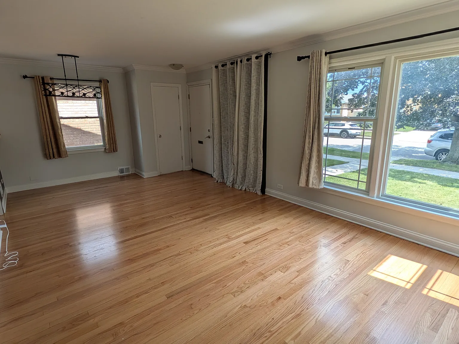 3 bed, 1070 sqft, $3,200 — Photo 4