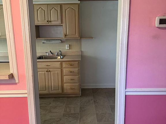 5th image of 1525 Clairidge Rd