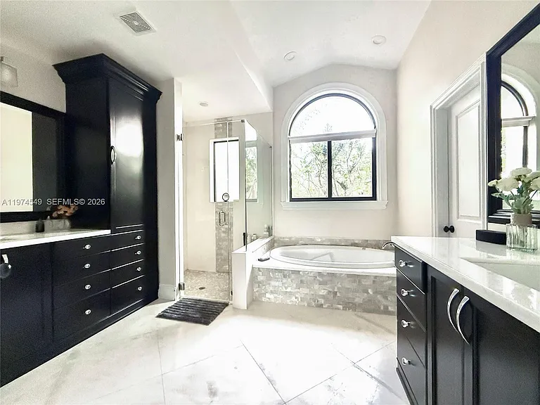 400 Alexandra Cir — Photo 53