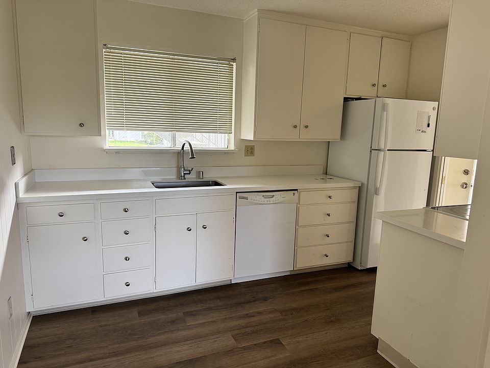 1st image of 3 Circle Dr #33