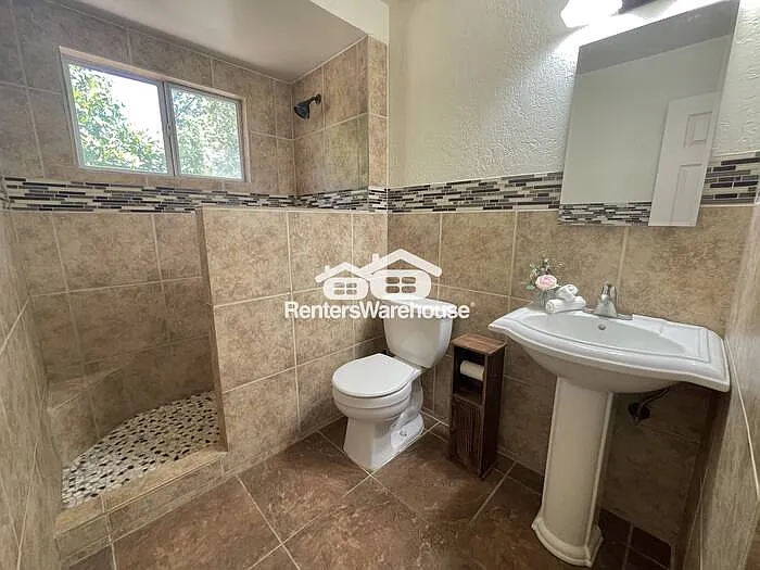 760 N Evergreen St — Photo 16