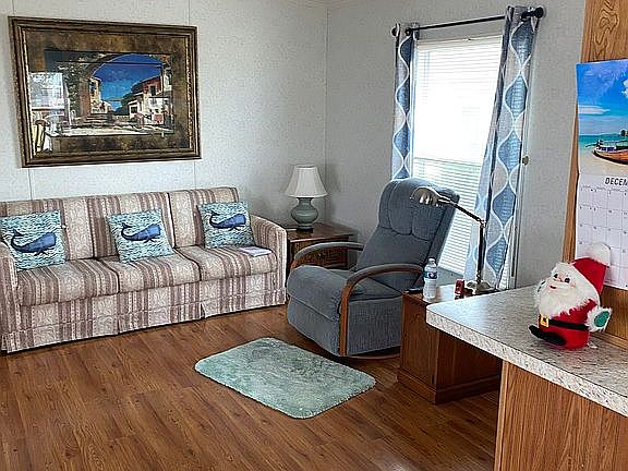 4th image of 30 Waterford Ln
