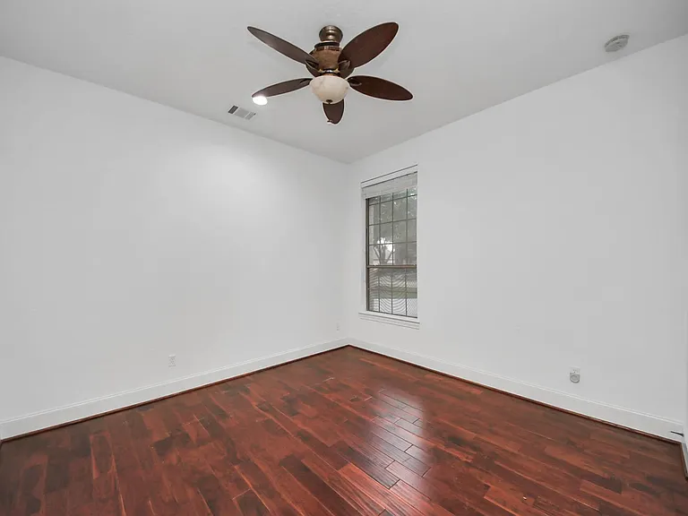 1807 Ravenel Ln — Photo 28
