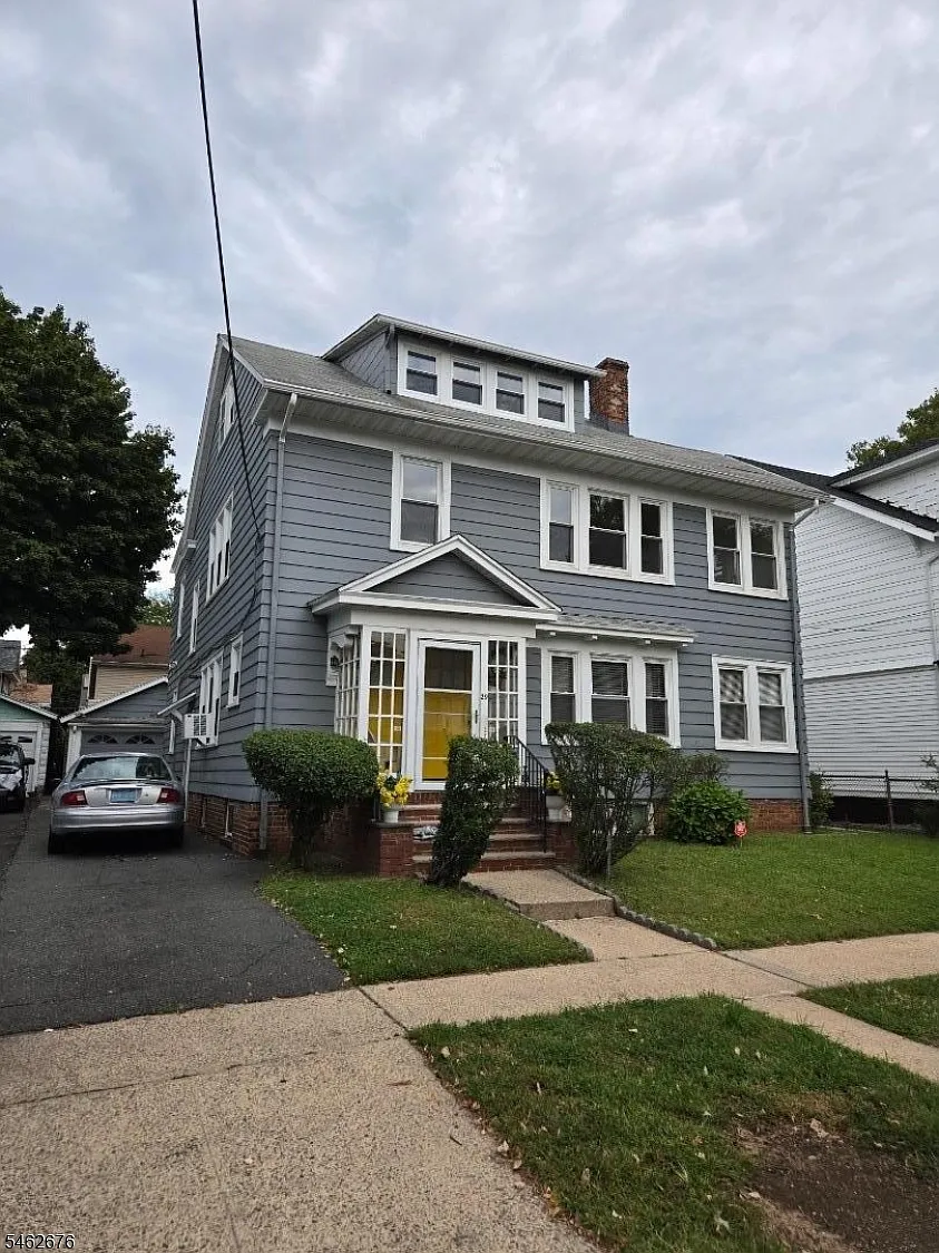 3 bed, 1.0 bath, 99999 sqft, $2,500 — Photo 1