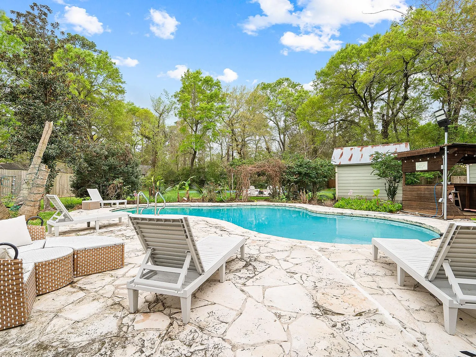 6 bed, 4.5 bath, 4440 sqft, $5,500 — Photo 1