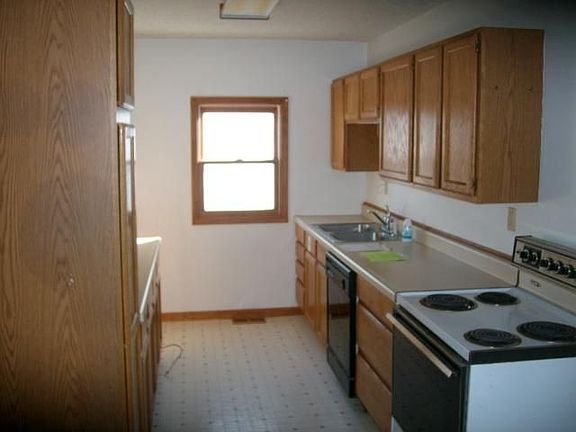 5th image of 841 Hancock Ave